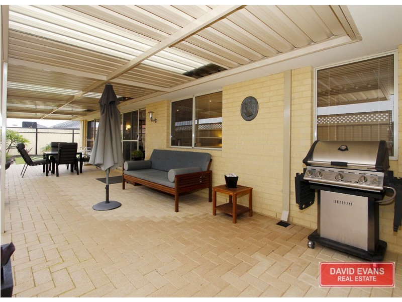 11 Lauderdale Ramble, Carramar WA 6031