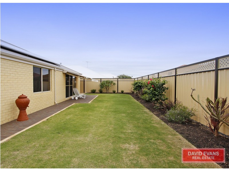 11 Lauderdale Ramble, Carramar WA 6031