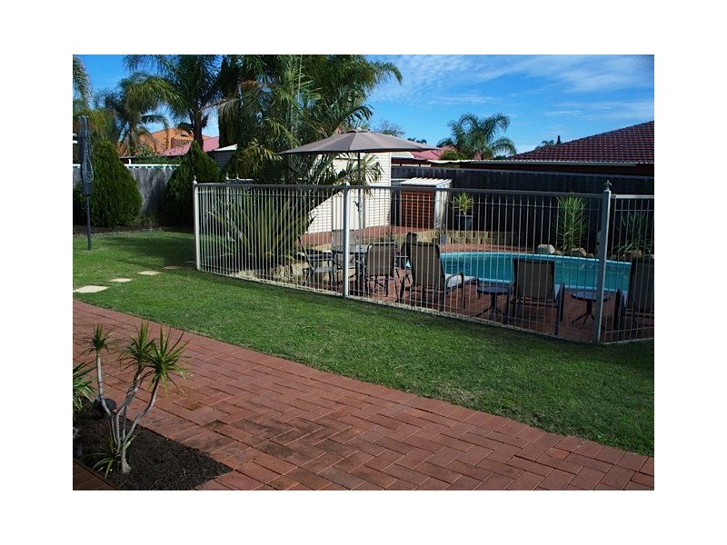 22 Houghton Drive, Carramar WA 6031