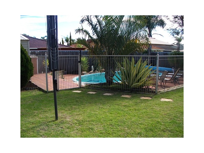 22 Houghton Drive, Carramar WA 6031