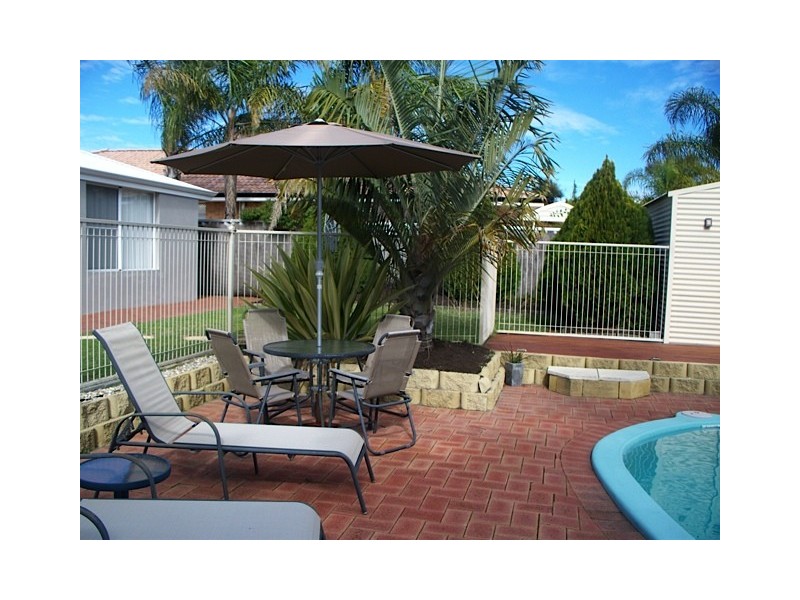 22 Houghton Drive, Carramar WA 6031