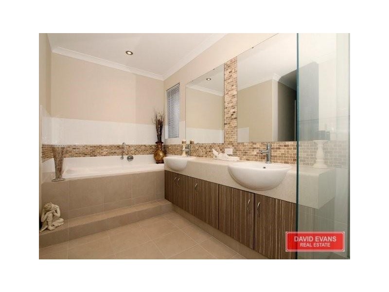 30 Collanda Circuit, Carramar WA 6031