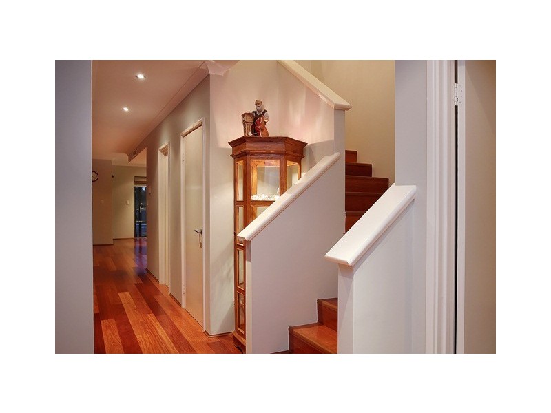 10 Tyne Cr, Wanneroo WA 6065