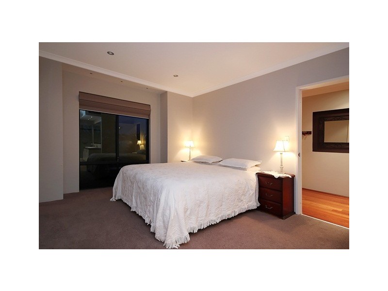 10 Tyne Cr, Wanneroo WA 6065