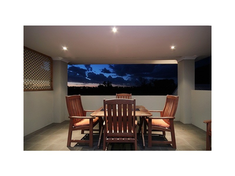 10 Tyne Cr, Wanneroo WA 6065