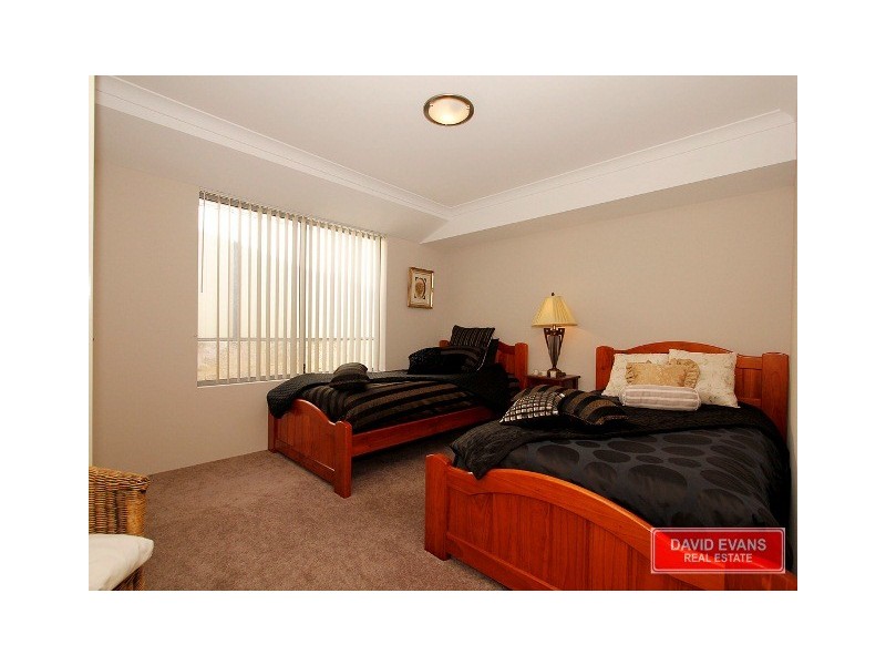 122 Golf Links Drive, Carramar WA 6031