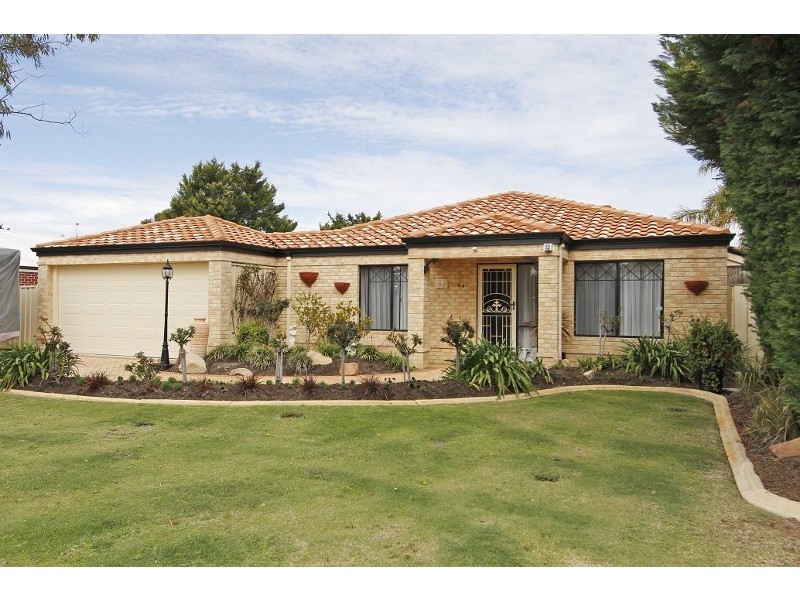 44 Golf Links Drive, Carramar WA 6031