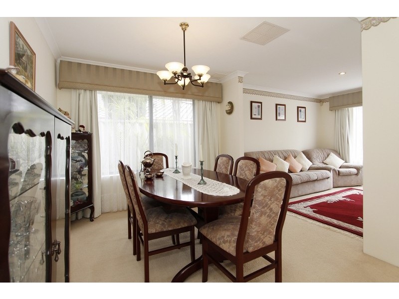 44 Golf Links Drive, Carramar WA 6031