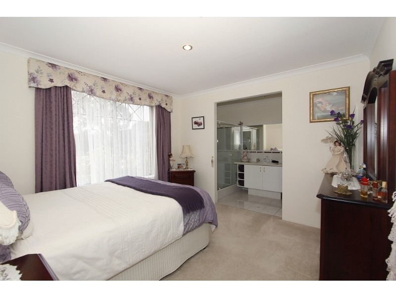 44 Golf Links Drive, Carramar WA 6031