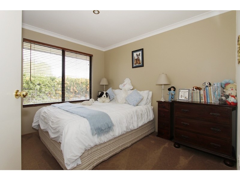 44 Golf Links Drive, Carramar WA 6031