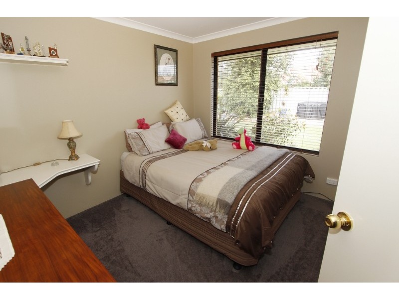 44 Golf Links Drive, Carramar WA 6031