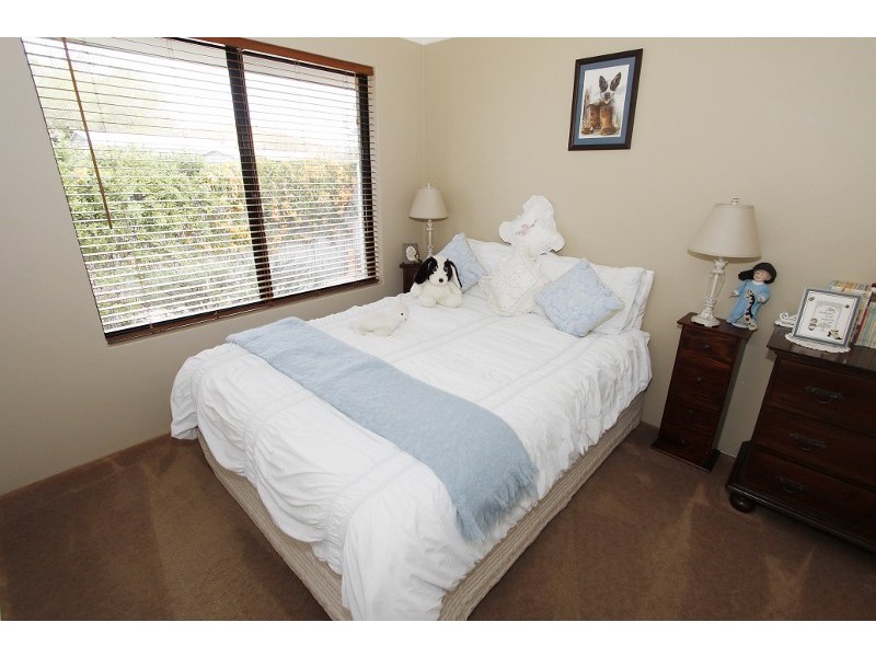 44 Golf Links Drive, Carramar WA 6031