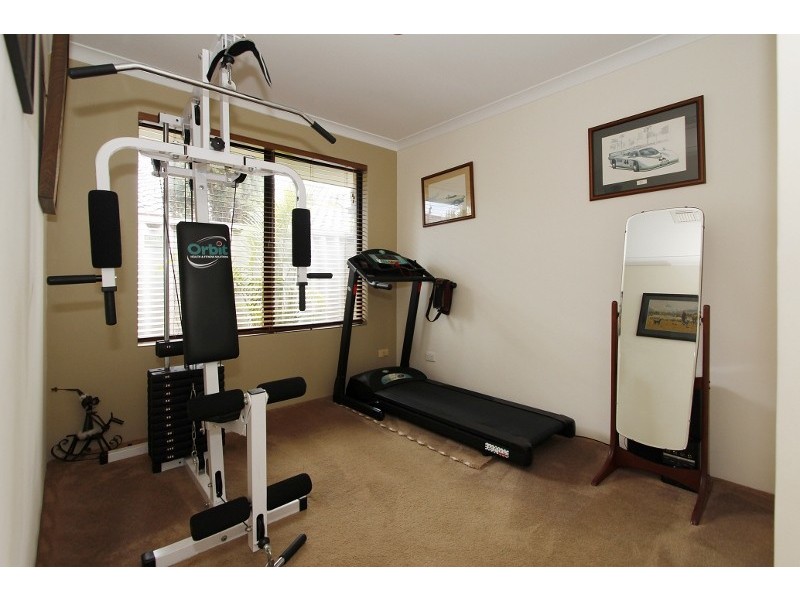 44 Golf Links Drive, Carramar WA 6031