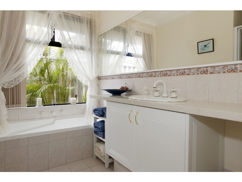 44 Golf Links Drive, Carramar WA 6031