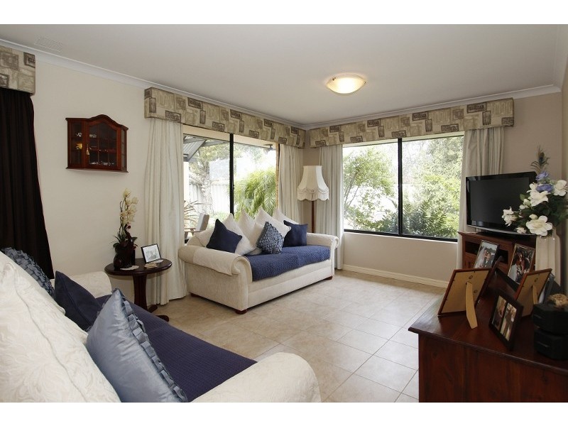 44 Golf Links Drive, Carramar WA 6031