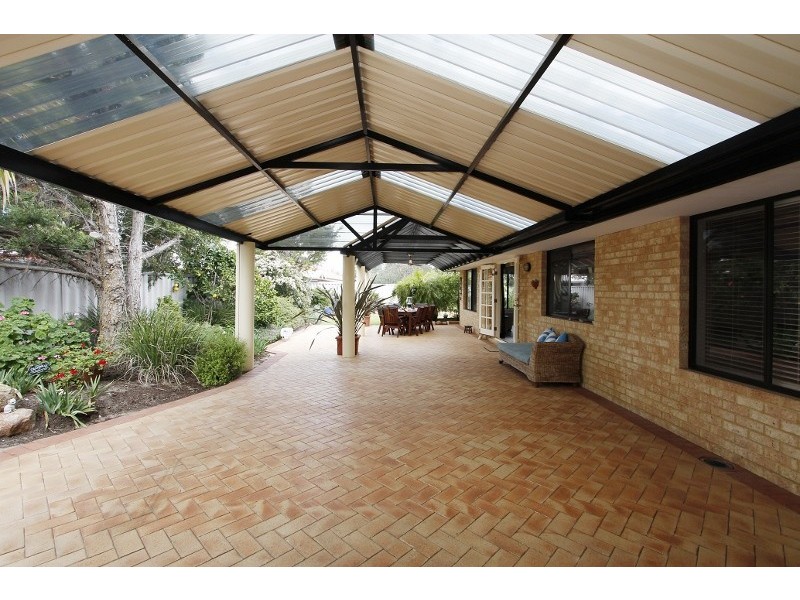 44 Golf Links Drive, Carramar WA 6031