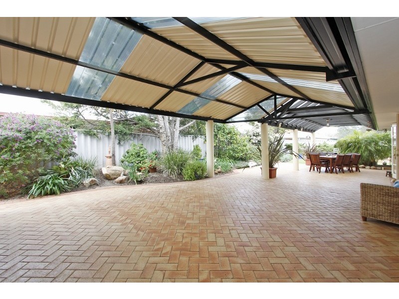 44 Golf Links Drive, Carramar WA 6031