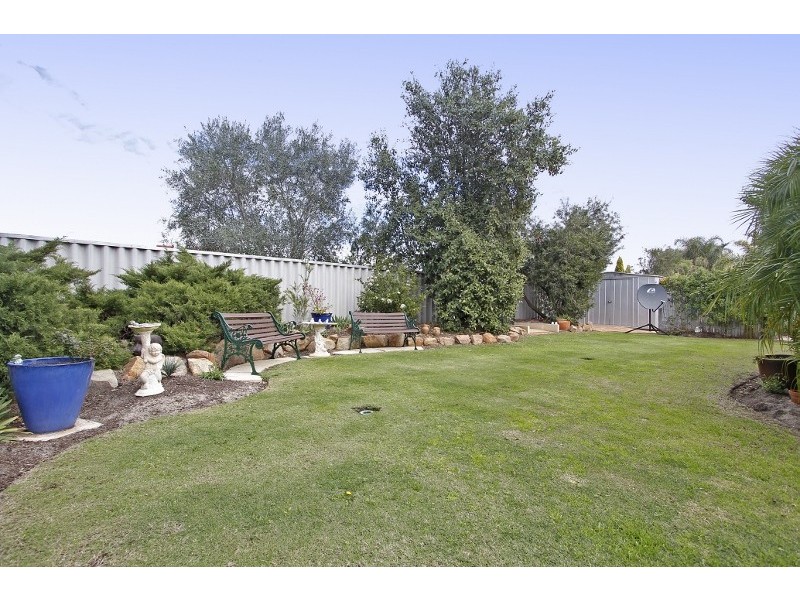 44 Golf Links Drive, Carramar WA 6031