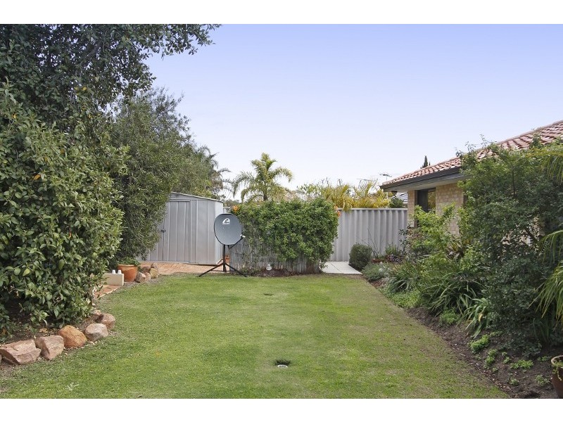 44 Golf Links Drive, Carramar WA 6031