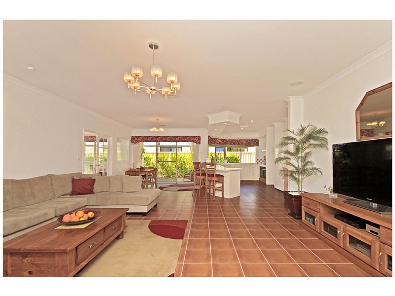 30 Benjamin Cres, Tapping WA 6065