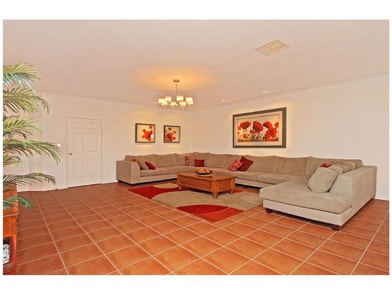 30 Benjamin Cres, Tapping WA 6065