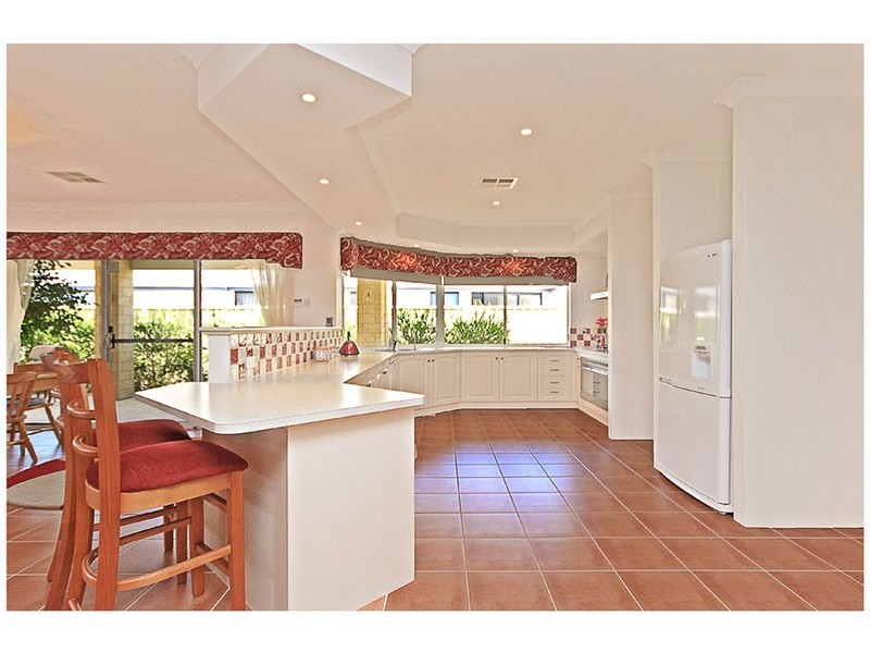 30 Benjamin Cres, Tapping WA 6065