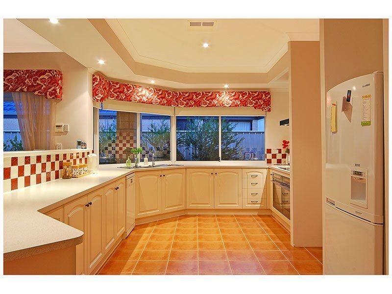 30 Benjamin Cres, Tapping WA 6065