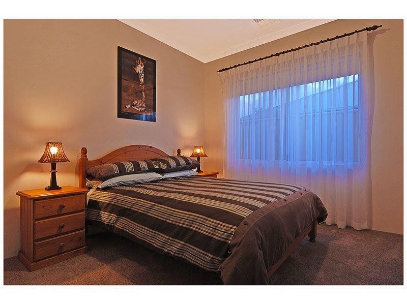 30 Benjamin Cres, Tapping WA 6065