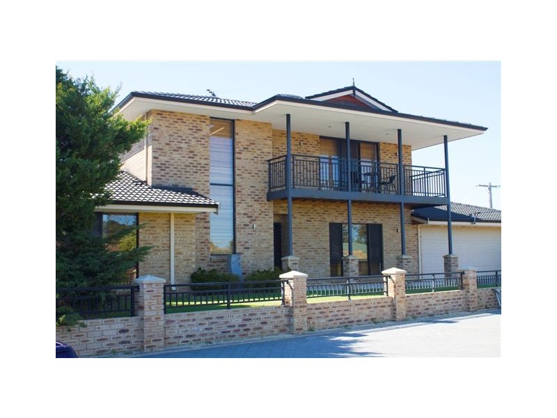 15 Tasman Road, Beldon WA 6027