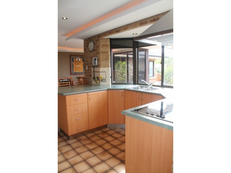 15 Tasman Road, Beldon WA 6027