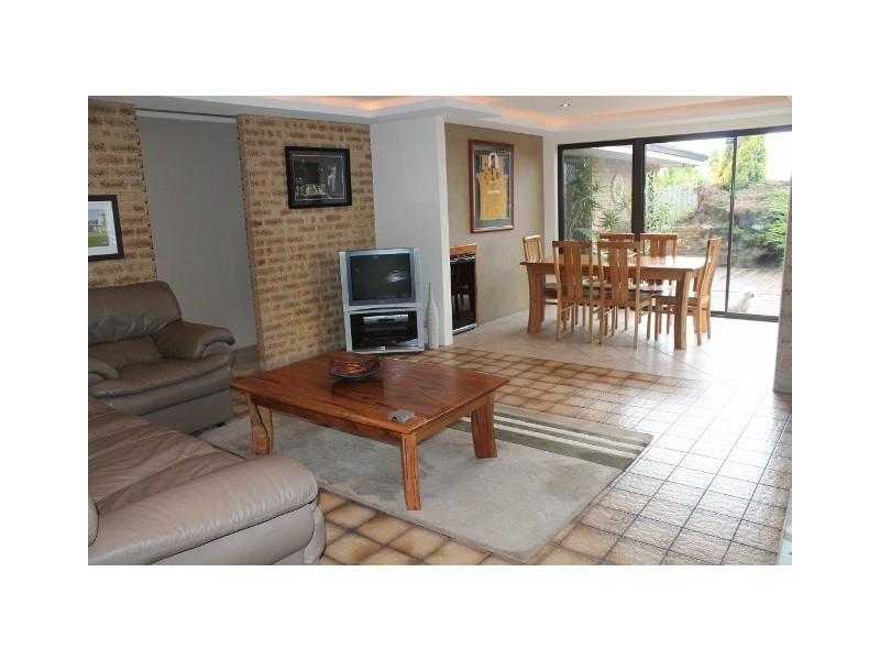 15 Tasman Road, Beldon WA 6027