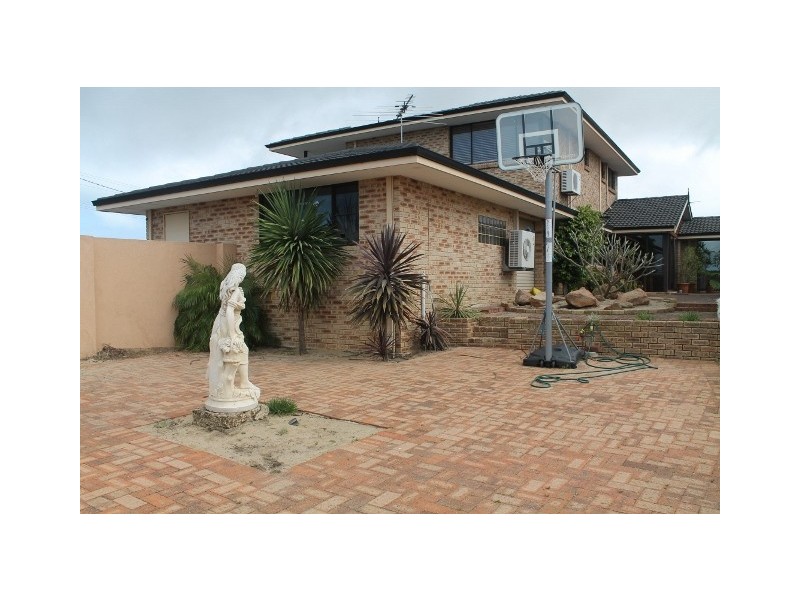 15 Tasman Road, Beldon WA 6027