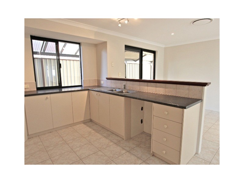 18 ANFIELD PARADE, Hocking WA 6065