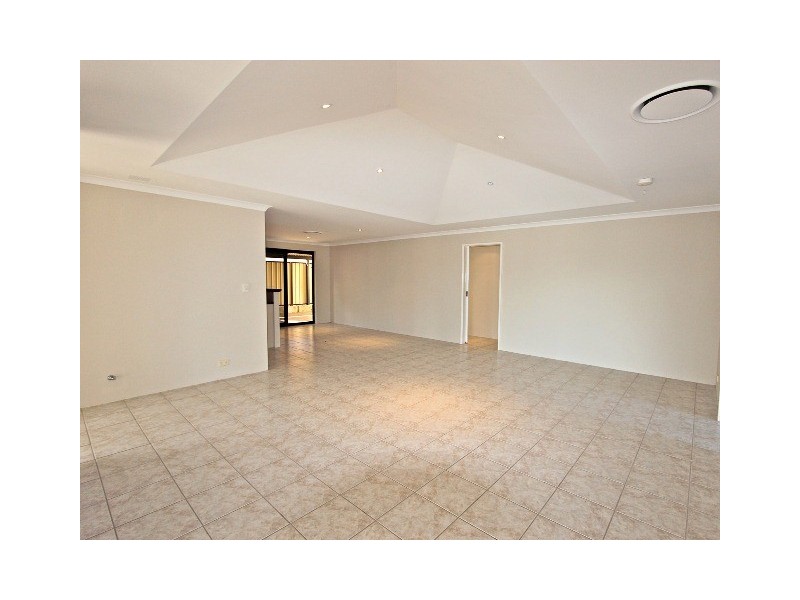 18 ANFIELD PARADE, Hocking WA 6065