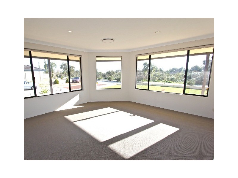 18 ANFIELD PARADE, Hocking WA 6065