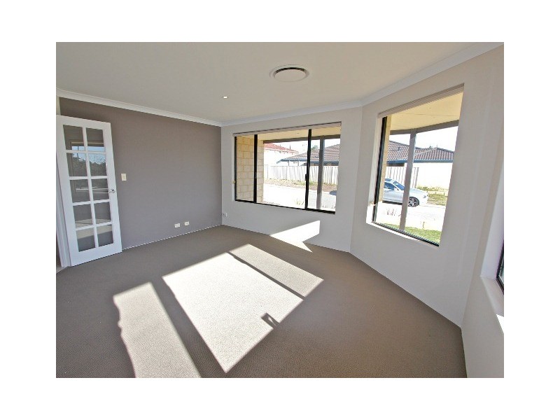 18 ANFIELD PARADE, Hocking WA 6065