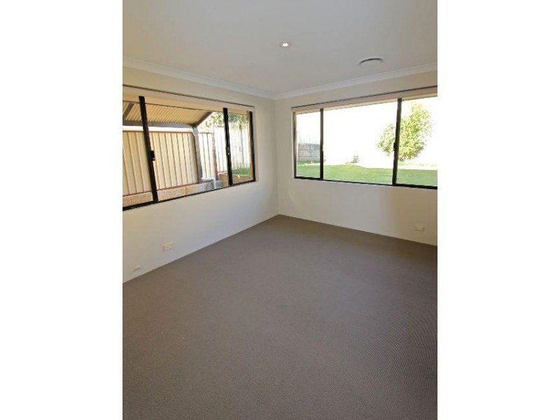 18 ANFIELD PARADE, Hocking WA 6065