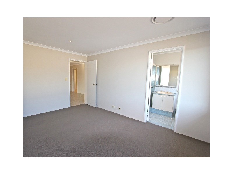 18 ANFIELD PARADE, Hocking WA 6065