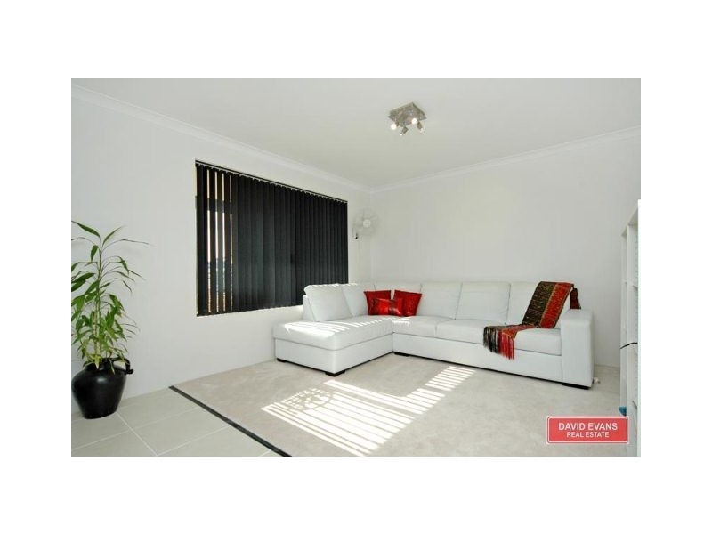 47 Lauderdale Ramble, Carramar WA 6031