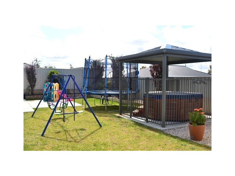 14 Enfield Turn, Carramar WA 6031