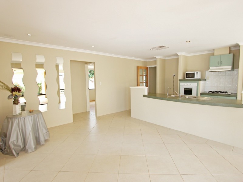 21 ST STEPHENS CRESCENT, Tapping WA 6065