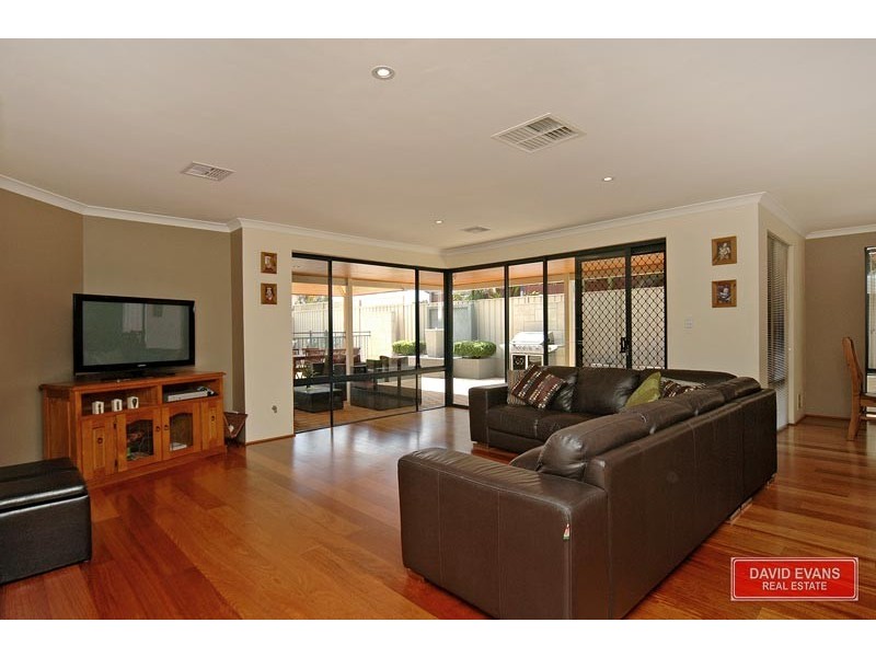 21 Woodbine Loop, Tapping WA 6065