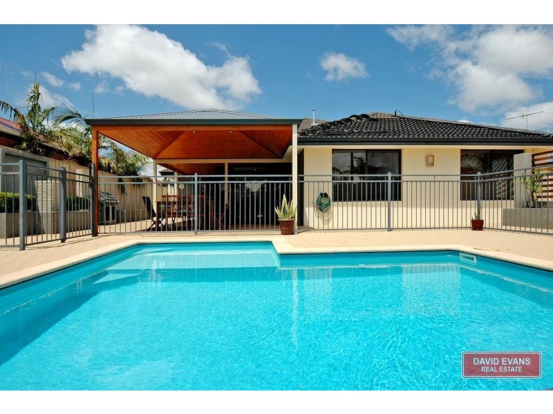 21 Woodbine Loop, Tapping WA 6065