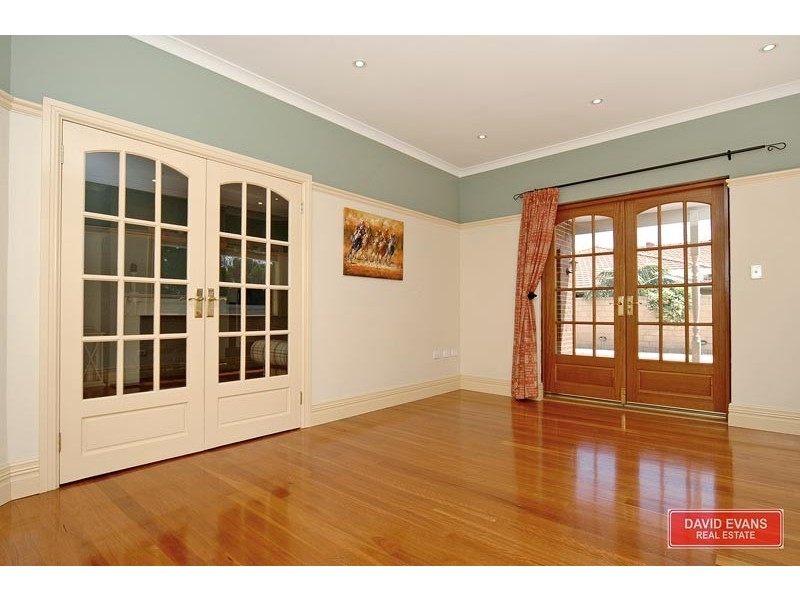 10 Delray Mews, Iluka WA 6028