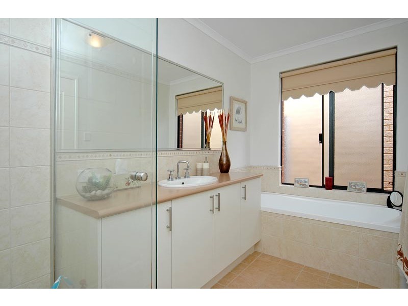 90 Golf Links Drive, Carramar NSW 2163