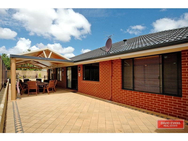 90 Golf Links Drive, Carramar WA 6031