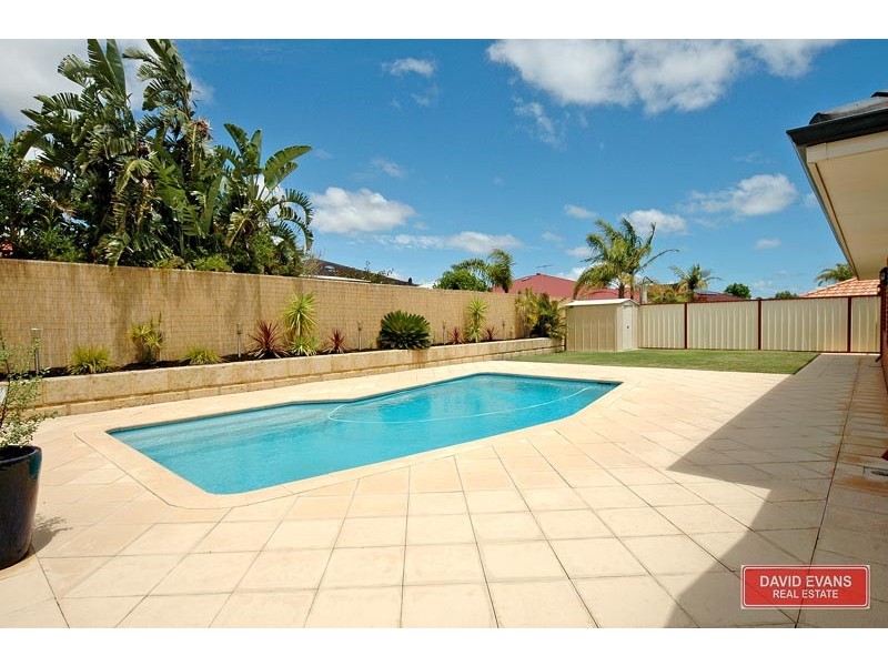 90 Golf Links Drive, Carramar WA 6031