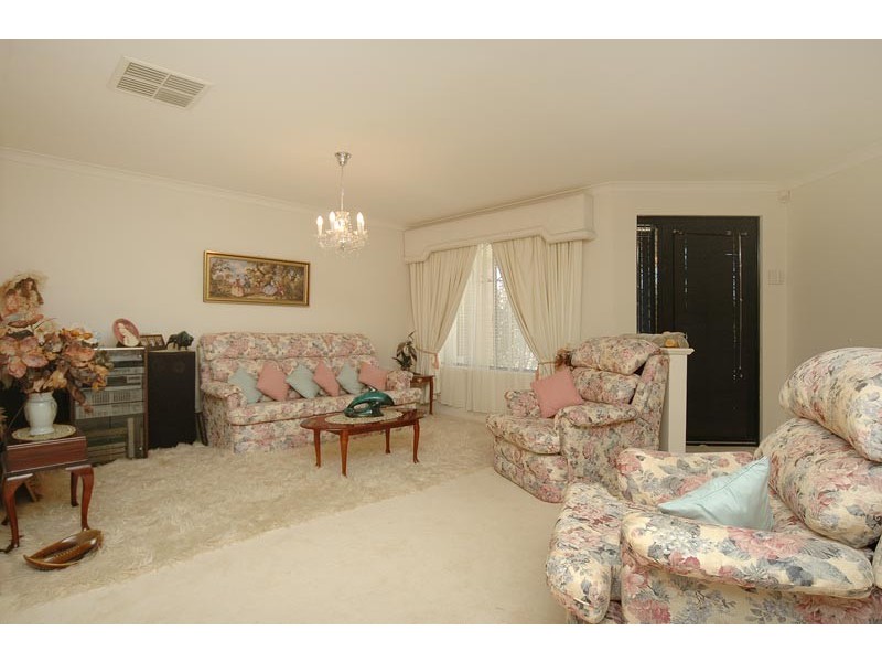 42 Golf Links Drive, Carramar WA 6031