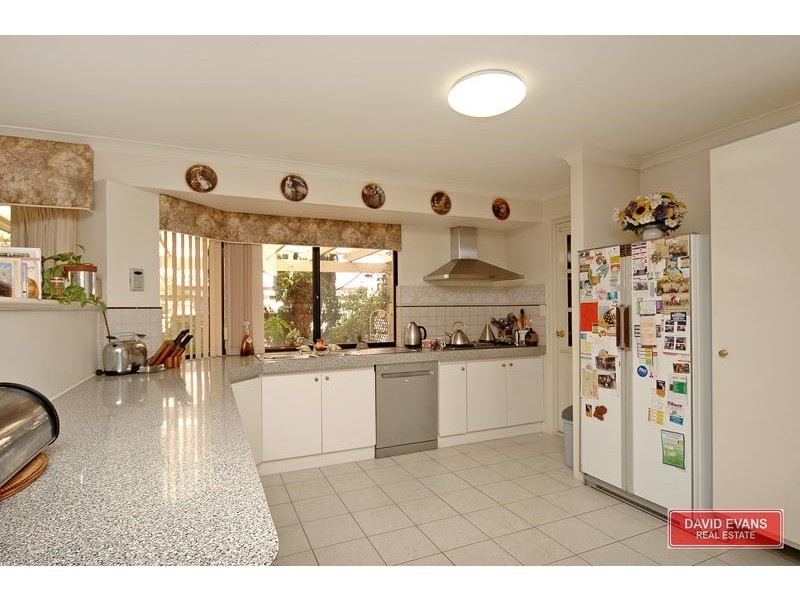 42 Golf Links Drive, Carramar WA 6031