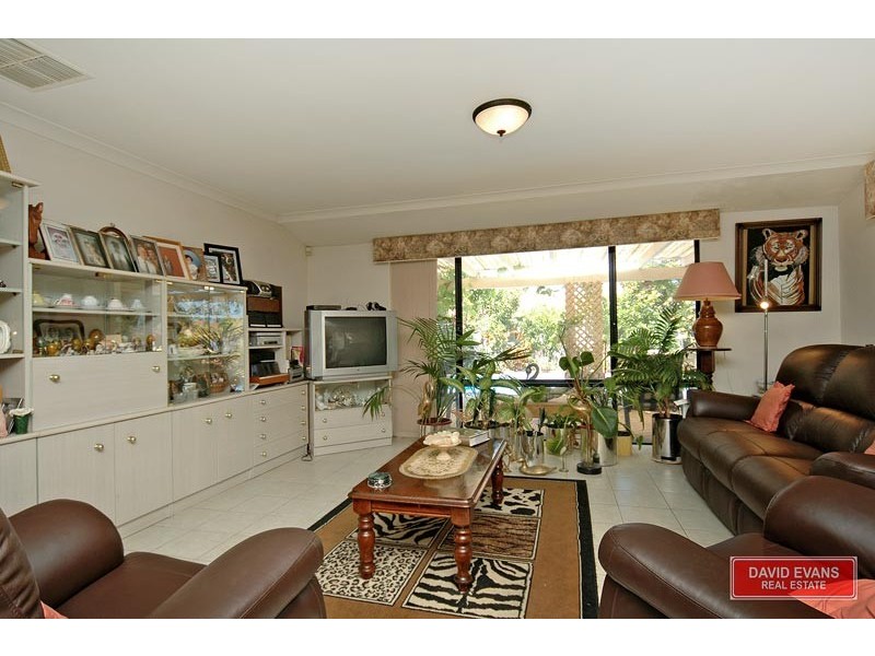 42 Golf Links Drive, Carramar WA 6031